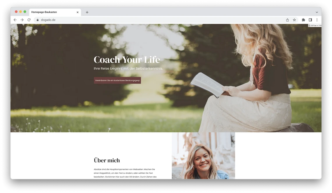 Hero-Bild: Eine Frau sitzt im Freien auf der Wiese und liest ein Buch; darunter 'Über mich' mit kleinem Porträt.