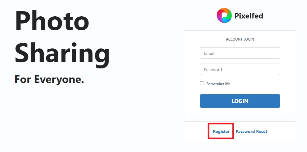 Weiße Seite; links 'Photo Sharing For Everyone.'; rechts Login-Formular mit Email, Password, Remember Me, blauem LOGIN-Button und 'Register'.