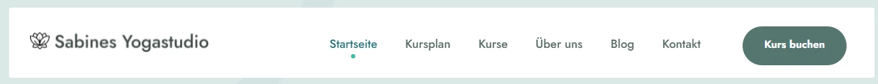 Header der Website Sabines Yogastudio: Logo links, Navigationsmenü, grüner Kurs buchen-Button rechts.