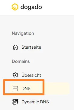 Screenshot einer Seitenleiste mit dogado-Logo, Navigation: Startseite; Domains: Übersicht; DNS (orange markiert); Dynamic DNS.
