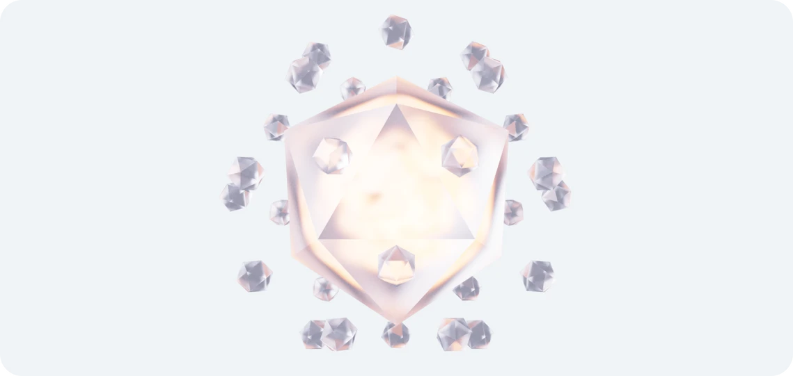 Zentrales, facettiertes Kristallobjekt in Rosatönung, von kleinen Kristallen kreisförmig umgeben auf hellem Hintergrund.