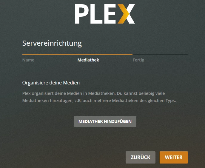 Plex-Servereinrichtung: Logo, Fortschrittsleiste, Überschrift, Textabschnitt und Buttons.