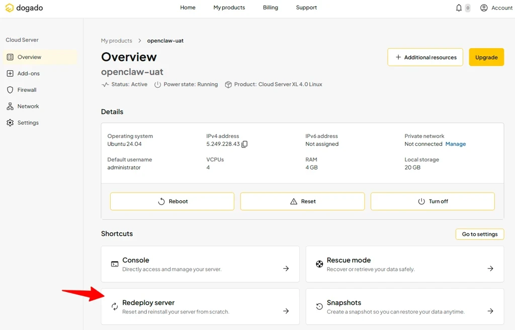Screenshot einer Server-Verwaltungsoberfläche: Linkes Menü, Überblick mit Details, hervorgehobene Redeploy server-Kachel.