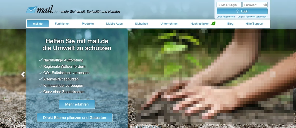 Screenshot der Mail.de-Webseite; grüne Umweltschutz-Box und Nahaufnahme von Händen, die Erde berühren.