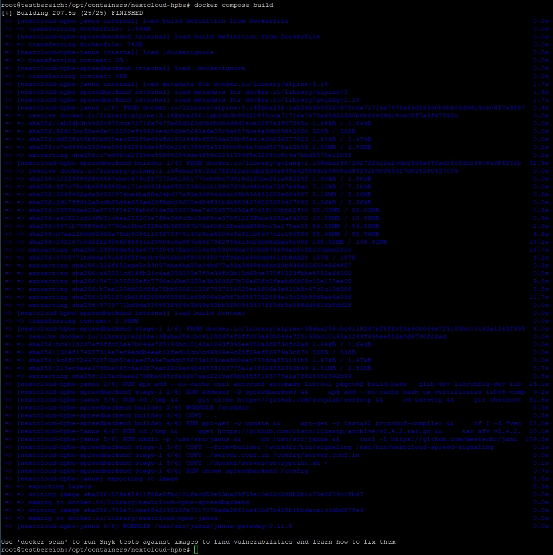 Schwarzes Terminalfenster mit blauer Schrift; zeigt Docker-Compose-Ausgaben und Build-Informationen.