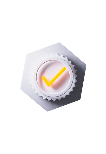 Siegel-Abzeichen mit gelbem Häkchen in rosa Kreis, umgeben von gezacktem grauen Rand vor schwarzem Hintergrund.