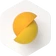 Kreisförmige Figur, diagonale Trennung, orange obere Hälfte und gelbe untere Hälfte auf weißem Hintergrund.