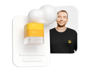 Person in schwarzem T-Shirt neben abstrakter Grafik mit Wolke und gelb-orangenem Stapel-Objekt.