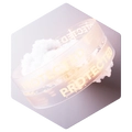 Durchsichtiger Behälter mit weißem Pulver; gelblich beleuchtet; hexagonale Bildkante.