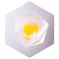 Transparente, facettierte Geometrie in Weiß mit gelbem Zentrum; hexagonale Form.