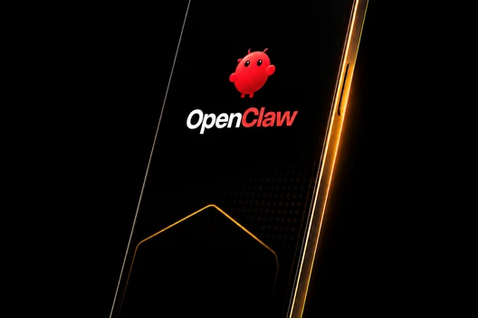 Smartphone zeigt auf dunklem Bildschirm das OpenClaw-Logo mit rotem Oktopus-Symbol.