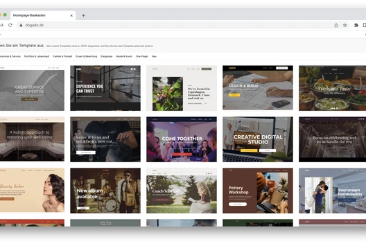Laptop-Bildschirm mit Browserfenster, Raster aus Vorlagen-Kacheln.